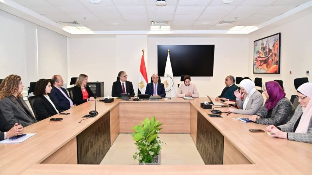 fb_img_17720932840008367240678639382387-1024x576 الأستاذ الدكتور/ هاني سويلم، وسفير هولندا بالقاهرة، ونائب وزير الخارجية، يوقعون اتفاقية منحة تمويل دراسة جدوى حماية الشواطىء باستخدام مواد طبيعية في دلتا النيل، والمقدمة من مؤسسة Invest International الهولندية