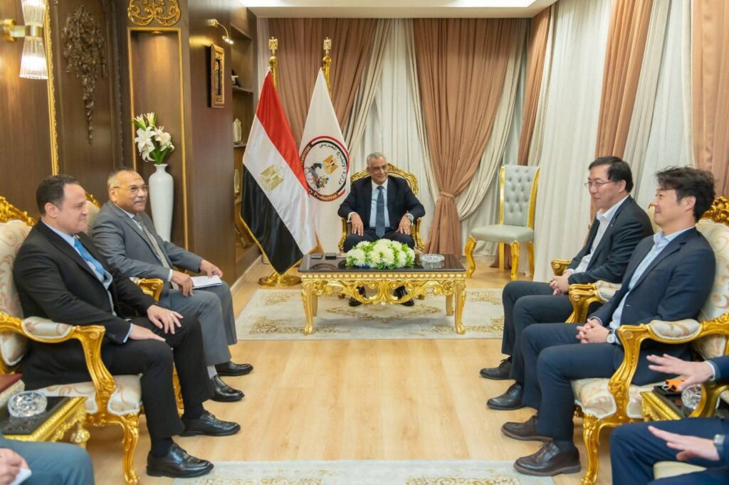 fb_img_17720959182116454470336172497944-1024x682 وزير الدولة للإنتاج الحربي يستقبل وفد شركة "Hanwha" الكورية الجنوبية