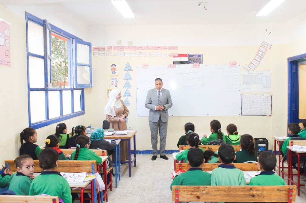 img-20260215-wa00073112893765635535934-1024x682 عطية" يتابع تسليم الكتب الدراسية ميدانياً ويشدد على حل مشاكل المدارس
