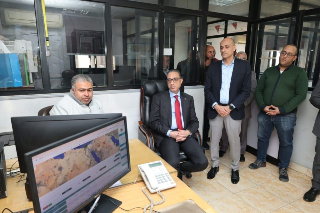 img-20260219-wa00402061507225069184030-1024x682 محافظ الجيزة يتفقد مركز معلومات شبكات المرافق للتعرف على خطط العمل والخدمات التي يقدمها المركز وسبل تحسين ورفع كفاءة آليات ونظم التشغيل