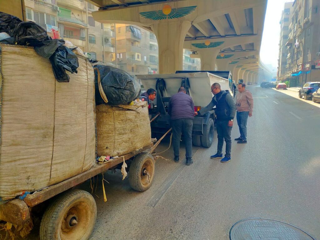 img-20260221-wa004769539717230528258-1024x768 محافظ الجيزة: ضبط 24 عربة كارو وتروسيكل خلال حملات مكثفة لمواجهة النباشين والفرز العشوائي<br>الأنصاري: مصادرة فورية وغرامات مغلظة على إلقاء الرتش والمخلفات بالطريق العام