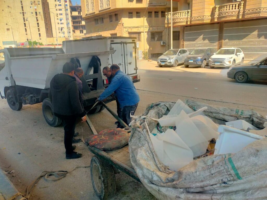 img-20260221-wa00498184918744992015772-1024x768 محافظ الجيزة: ضبط 24 عربة كارو وتروسيكل خلال حملات مكثفة لمواجهة النباشين والفرز العشوائي<br>الأنصاري: مصادرة فورية وغرامات مغلظة على إلقاء الرتش والمخلفات بالطريق العام