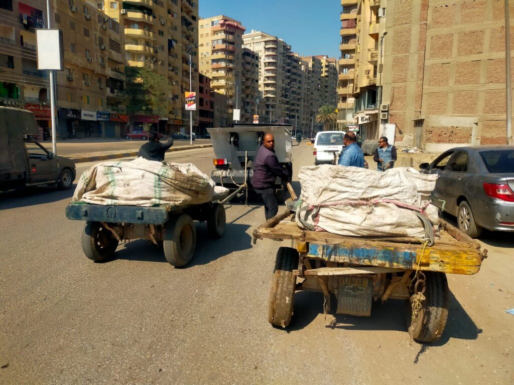 img-20260221-wa00504149908289437862244-1024x768 محافظ الجيزة: ضبط 24 عربة كارو وتروسيكل خلال حملات مكثفة لمواجهة النباشين والفرز العشوائي<br>الأنصاري: مصادرة فورية وغرامات مغلظة على إلقاء الرتش والمخلفات بالطريق العام