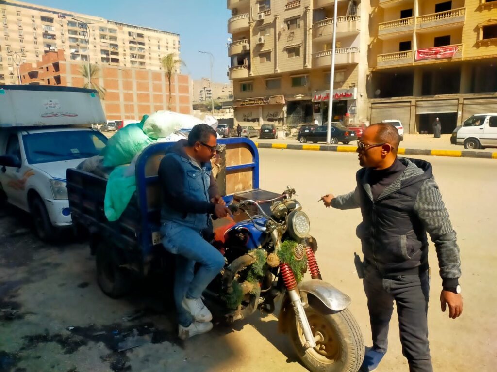img-20260221-wa00538533051877638744485-1024x768 محافظ الجيزة: ضبط 24 عربة كارو وتروسيكل خلال حملات مكثفة لمواجهة النباشين والفرز العشوائي<br>الأنصاري: مصادرة فورية وغرامات مغلظة على إلقاء الرتش والمخلفات بالطريق العام