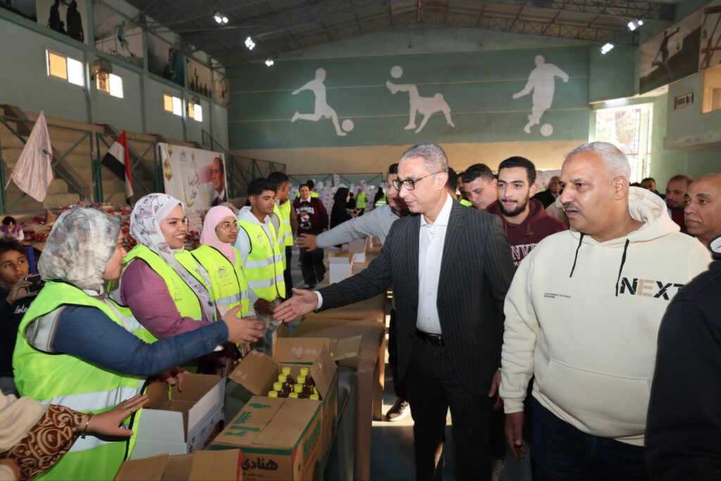 img-20260221-wa0089769753537774406273-1024x683 في أولى لقاءاته بقطاع الشباب والرياضة… محافظ الجيزة يشارك في تعبئة 10 آلاف كرتونة مواد غذائية لدعم القرى الأكثر احتياجًا بـ10 محافظات