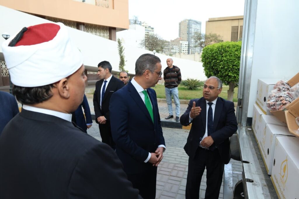 img-20260224-wa00214232462310111394767-1024x682 محافظ الجيزة يشهد تسلُّم 4 أطنان لحوم دفعة جديدة من صكوك «الإطعام» بوزارة الأوقاف لتوزيعها على الأسر الأولى بالرعاية