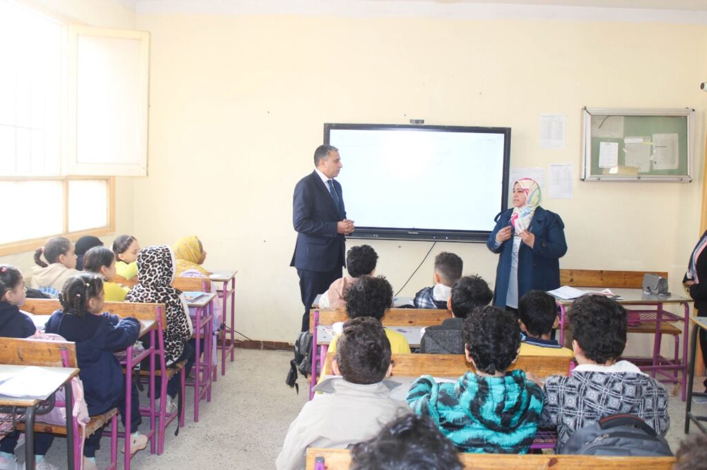 img-20260225-wa00423100289596152535267-1024x682 عطية" يواصل زياراته الميدانية المفاجئة ويتفقد مدارس الهرم والعمرانية