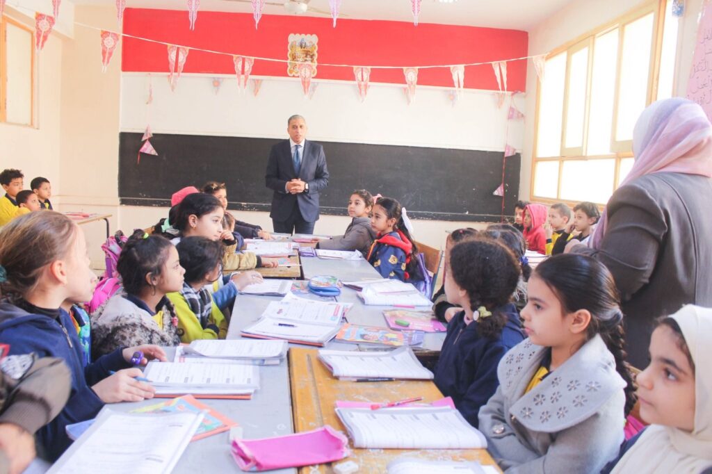 img-20260225-wa00458063985731974279414-1024x682 عطية" يواصل زياراته الميدانية المفاجئة ويتفقد مدارس الهرم والعمرانية