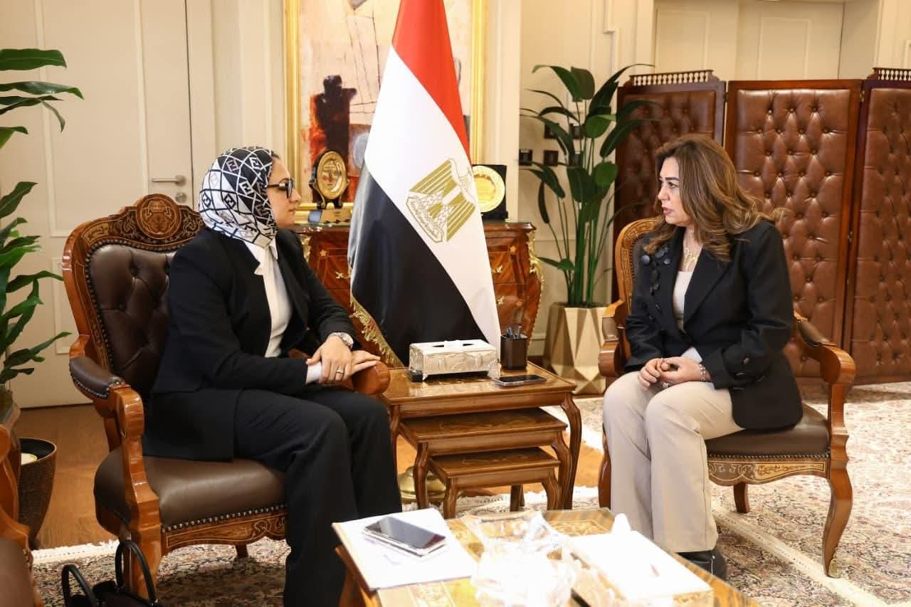 وزيرة التنمية المحلية والبيئة تتابع مع محافظ الوادي الجديد جهود مواجهة سوء الأحوال الجوية وتوفير السلع للمواطنين ودعم مشروعات التنمية بالمحافظة