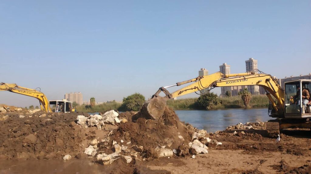 fb_img_17726989640336529401306876881987-1024x576 الدكتور سويلم يتابع أعمال إزالة التعديات على مجرى نهر النيل ضمن أعمال "المشروع القومي لضبط النيل" بإجمالى (٤٧٠) إزالة حتى الآن