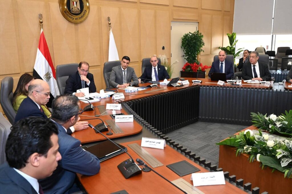 fb_img_1772700167440461158985263584082-1024x681 وزير الصناعة يبحث مع وزيري الاستثمار والتجارة الخارجية والمالية محاور البرنامج الوطني لتنمية صناعة السيارات