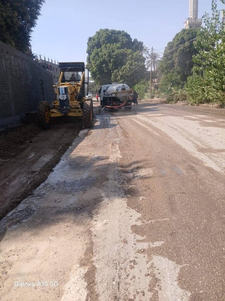 fb_img_17728085692798550058910447697639-768x1024 رئيس مدينة القرنة يتابع جاهزية معدات الحملة الميكانيكية.. وتنفيذ حملة نظافة مكبرة بقريتي الملاحه والضبعية