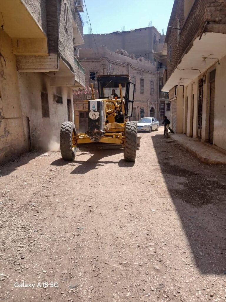 fb_img_17728085746964984369741319808314-768x1024 رئيس مدينة القرنة يتابع جاهزية معدات الحملة الميكانيكية.. وتنفيذ حملة نظافة مكبرة بقريتي الملاحه والضبعية