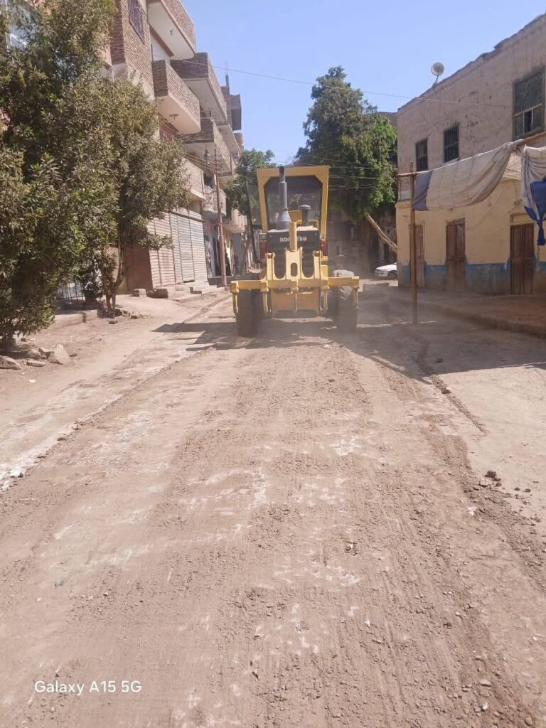 fb_img_17728085826974624478055230631597-768x1024 رئيس مدينة القرنة يتابع جاهزية معدات الحملة الميكانيكية.. وتنفيذ حملة نظافة مكبرة بقريتي الملاحه والضبعية