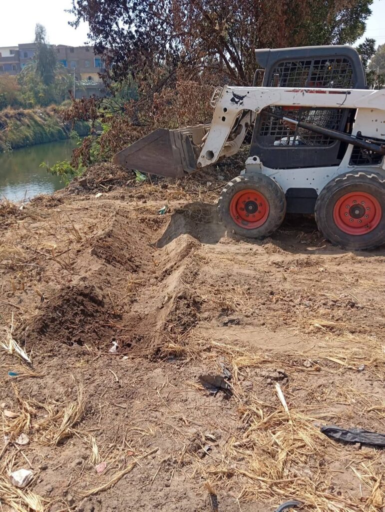 fb_img_17728085895115926259957831876824-771x1024 رئيس مدينة القرنة يتابع جاهزية معدات الحملة الميكانيكية.. وتنفيذ حملة نظافة مكبرة بقريتي الملاحه والضبعية