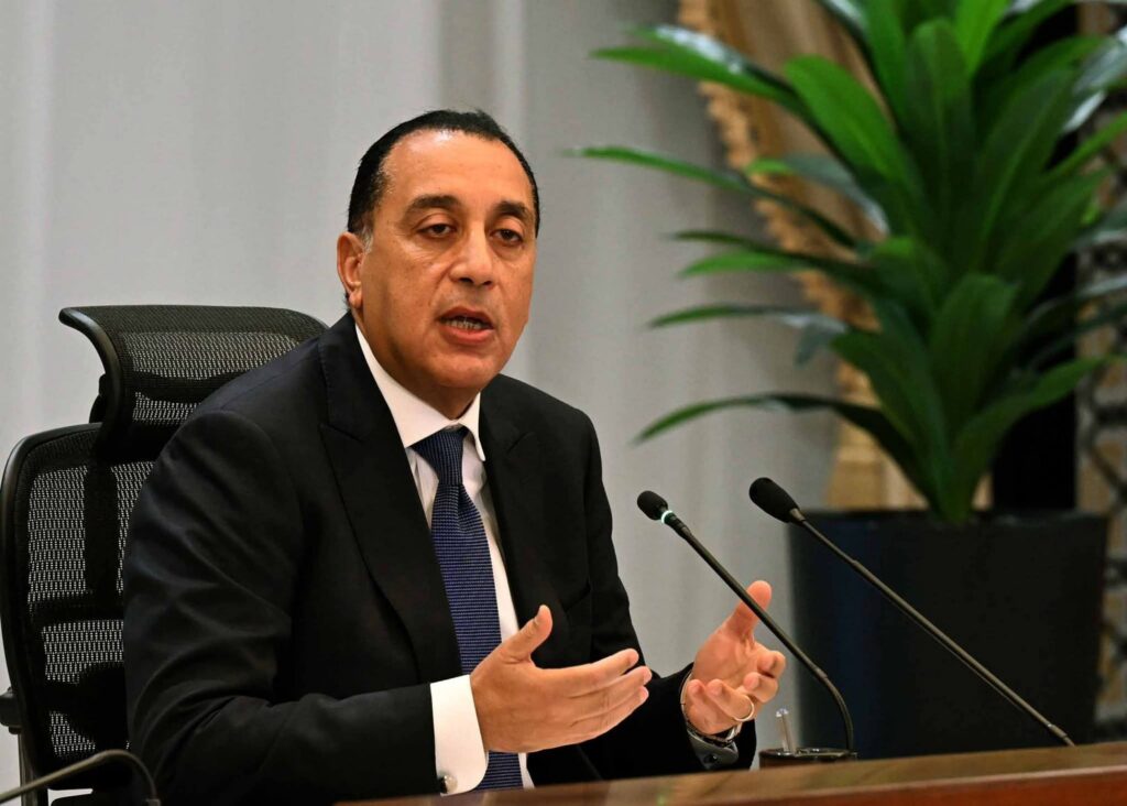 fb_img_1772875058241377164195326150363-1024x732 رئيس الوزراء يبدأ جولة تفقدية بمحافظة السويس لمتابعة إجراءات عملية تغويز السفن المحملة بالغاز المسال بالرصيف البحري لميناء سوميد البترولي.. ويتفقد محطة صومعة عتاقة لتخزين الأقماح