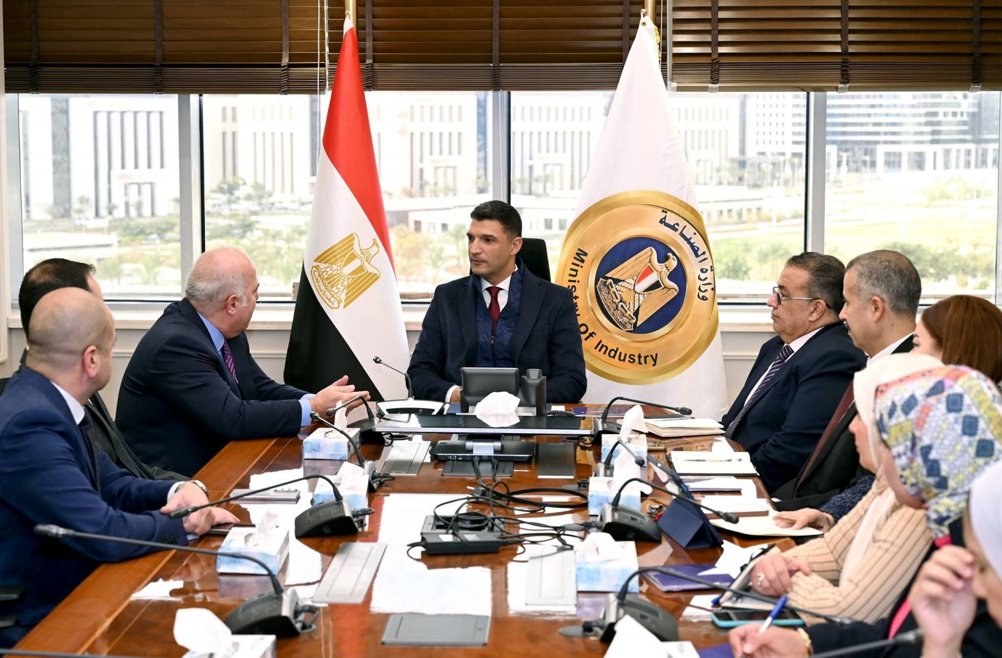 وزير الصناعة يبحث مع شركة بولاريس للتطوير الصناعي خطط التوسع بالمناطق الصناعية وجذب استثمارات جديدة