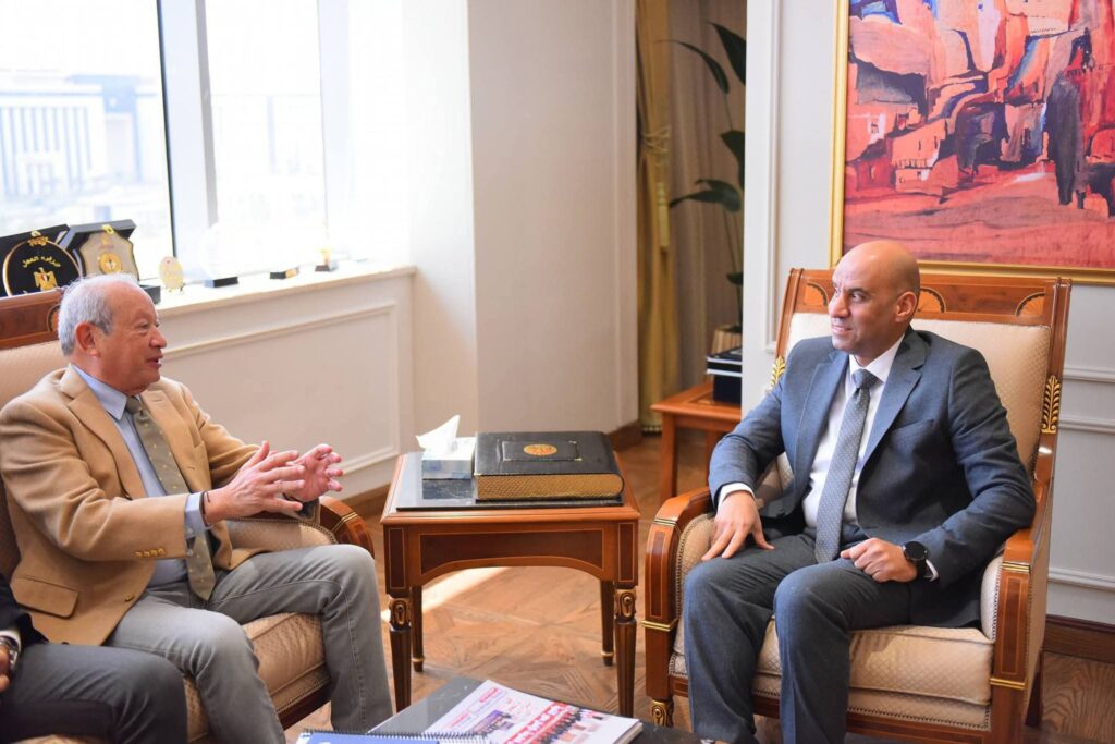 fb_img_17729912914227219755311713953704-1024x683 نموذجًا جديدًا للشراكة بين وزارة العمل والقطاع الخاص لتوفير فرص عمل للشباب ..