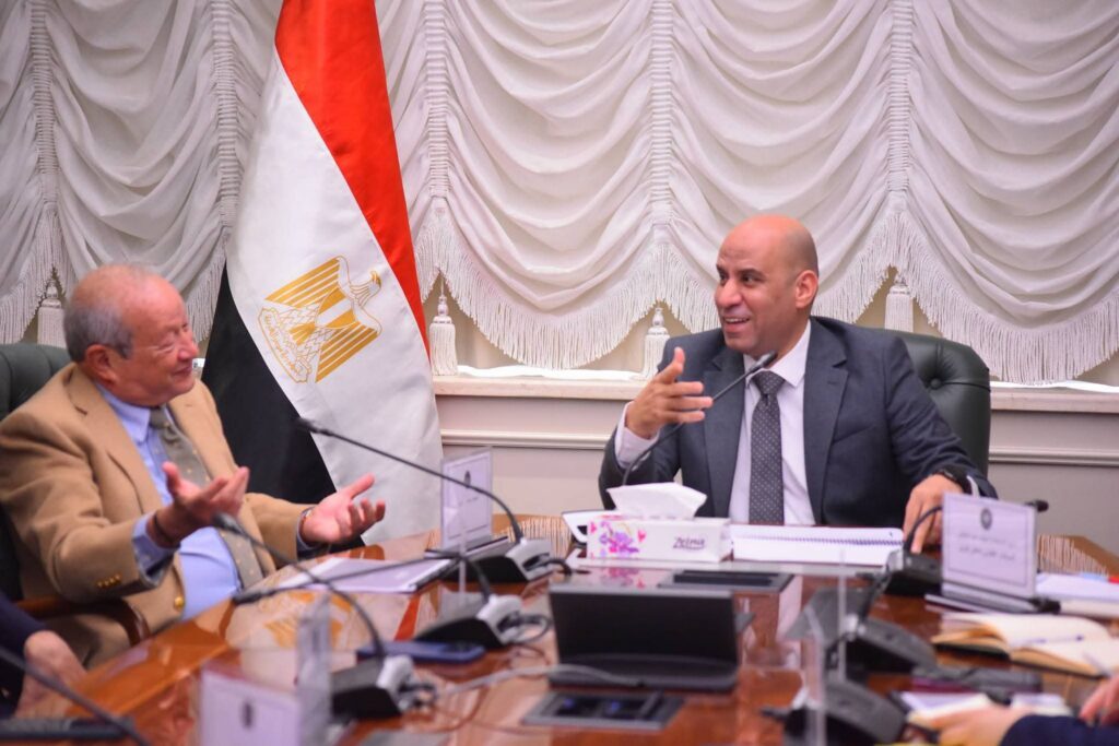 fb_img_17729912932318004492384643499584-1024x683 نموذجًا جديدًا للشراكة بين وزارة العمل والقطاع الخاص لتوفير فرص عمل للشباب ..