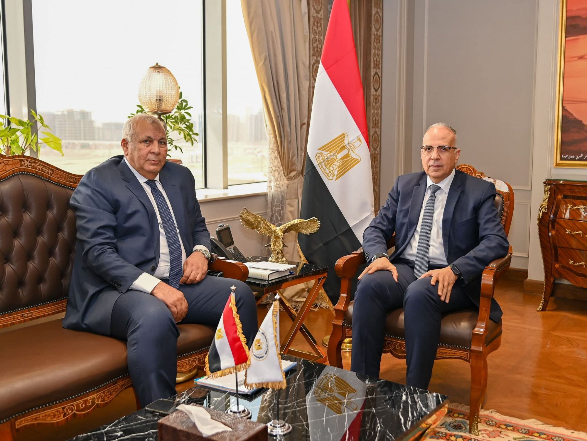 الأستاذ الدكتور/ هاني سويلم، واللواء الدكتور/ محمد الزملوط يبحثان موقف المشروعات المائية بمحافظة مطروح