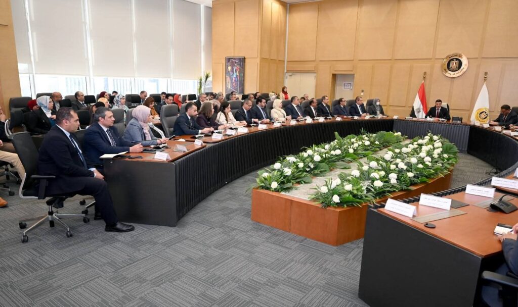 fb_img_17731376312082381753349794548847-1024x608 وزير الصناعة يعقد اجتماعاً موسعاً مع قيادات الوزارة وممثلي شركة دي كود للاستشارات لبحث مستجدات استراتيجية الصناعة