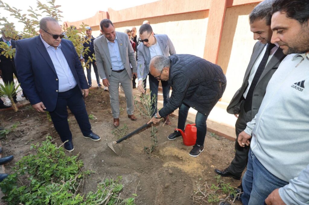 fb_img_17732299230931266049673565256200-1024x682 محافظ كفرالشيخ يغرس أول شجرة مثمرة بمدرسة الدمرداش للتعليم الأساسي بالرياض ضمن فعاليات تدشين حملة لزراعة 50 ألف شجرة مثمرة بالمبادرة الرئاسية «100 مليون شجرة»