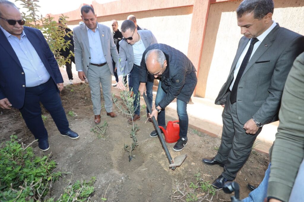 fb_img_17732299244651746590402062800235-1024x682 محافظ كفرالشيخ يغرس أول شجرة مثمرة بمدرسة الدمرداش للتعليم الأساسي بالرياض ضمن فعاليات تدشين حملة لزراعة 50 ألف شجرة مثمرة بالمبادرة الرئاسية «100 مليون شجرة»