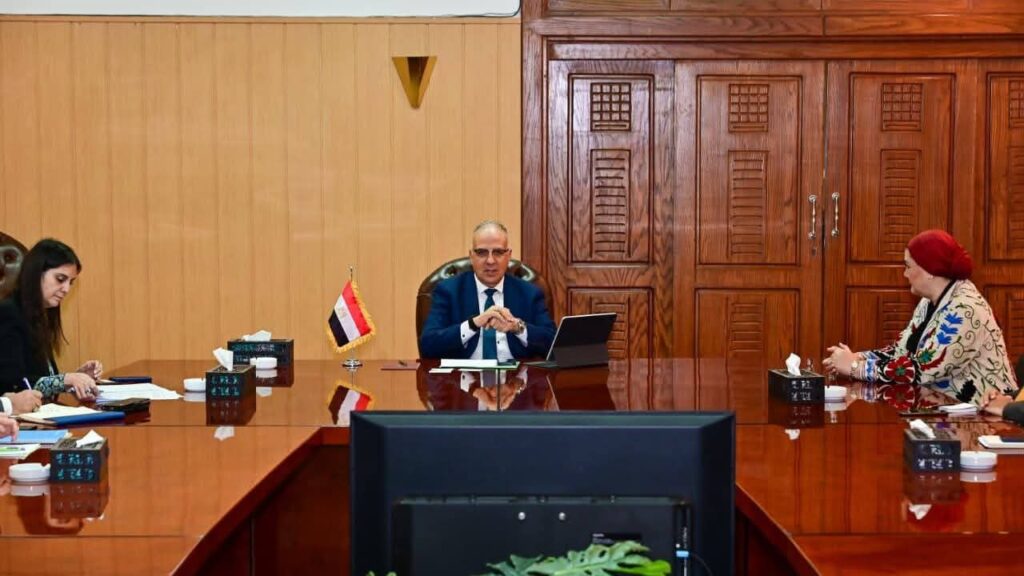 fb_img_17734774440776961553964307432227-1024x576 وزير الموارد المائية والري، ورئيس المجلس القومي للطفولة والأمومة، وممثلة منظمة اليونيسف في مصر يبحثون التعاون في مجال تمكين الفتيات بالأسر الأكثر احتياجاً من تدوير نبات ورد النيل لإنتاج منتجات ومشغولات يدوية متميزة
