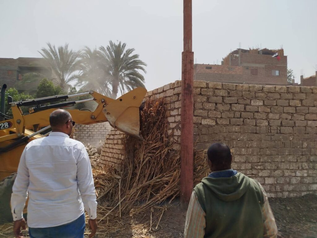 fb_img_17735003873636200077264330017983-1024x768 إزالة ٤ حالات بناء مخالف بمدينة البياضية.. وتنفيذ حملات نظافة وتمهيد للطرق بقرى المدينة