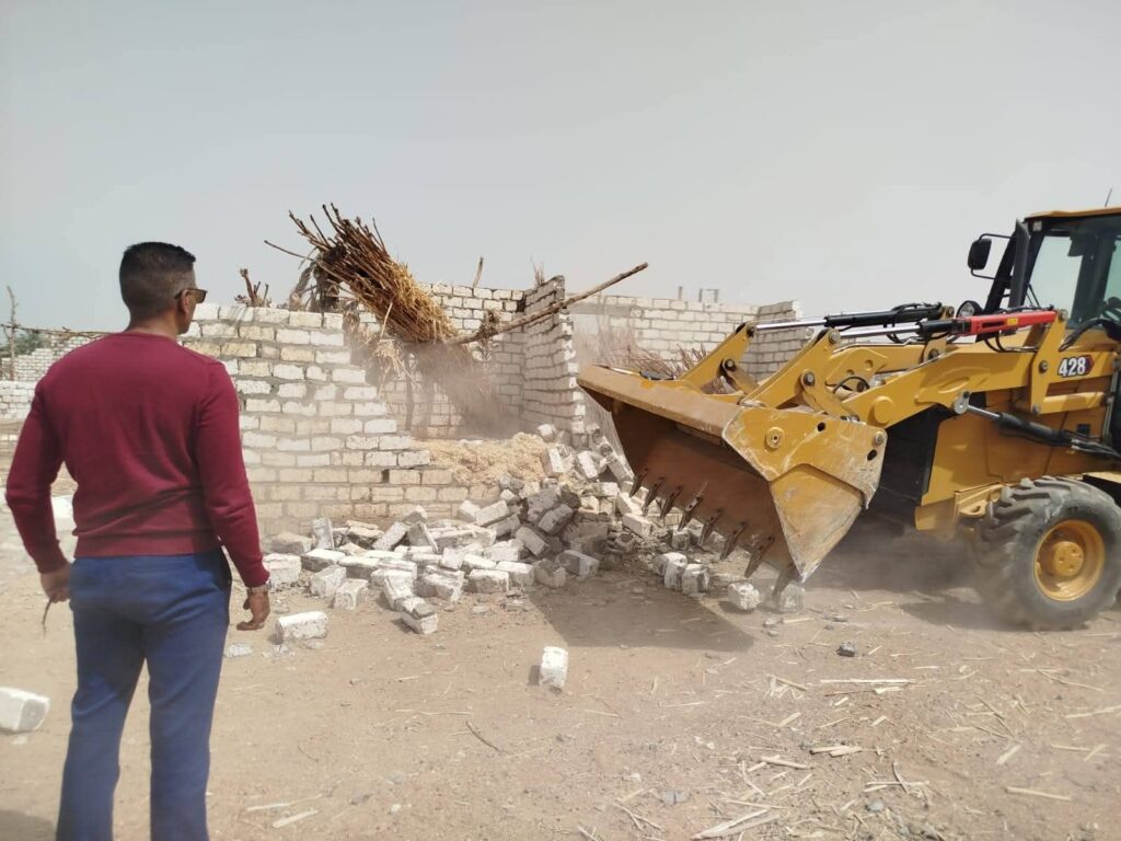 fb_img_17735003962802789352749057909959-1024x768 إزالة ٤ حالات بناء مخالف بمدينة البياضية.. وتنفيذ حملات نظافة وتمهيد للطرق بقرى المدينة