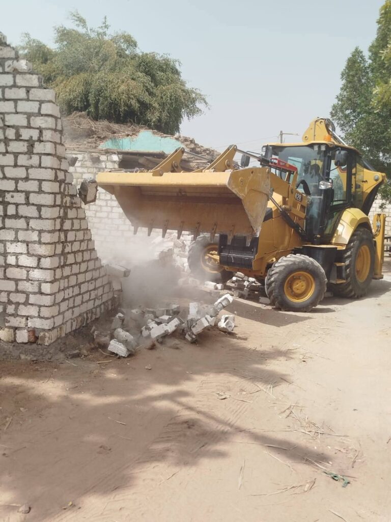fb_img_17735004121994686726099938549699-768x1024 إزالة ٤ حالات بناء مخالف بمدينة البياضية.. وتنفيذ حملات نظافة وتمهيد للطرق بقرى المدينة