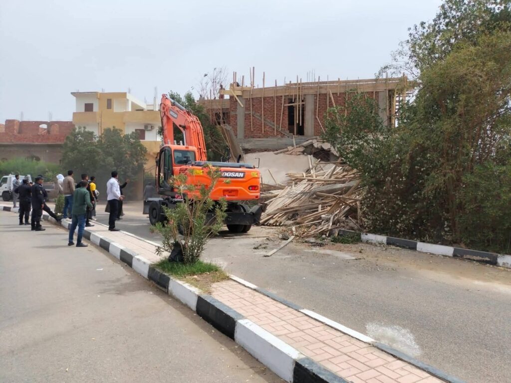 fb_img_17735011565991335984139607459422-1024x768 حملة مكبرة لإزالة أعمال بناء مخالف بمدينة القرنة