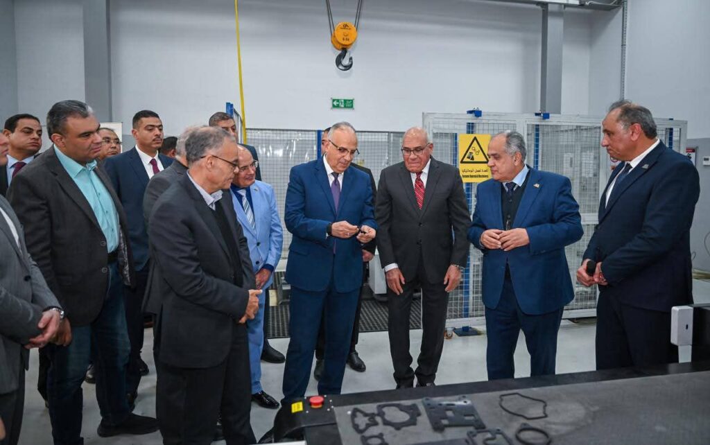 fb_img_17735680191506871595146958608854-1024x642 رئيس الهيئة العربية للتصنيع ووزير الموارد المائية والري يتفقدان مركز التصنيع الرقمي بمصنع المحركات التابع للهيئة العربية للتصنيع