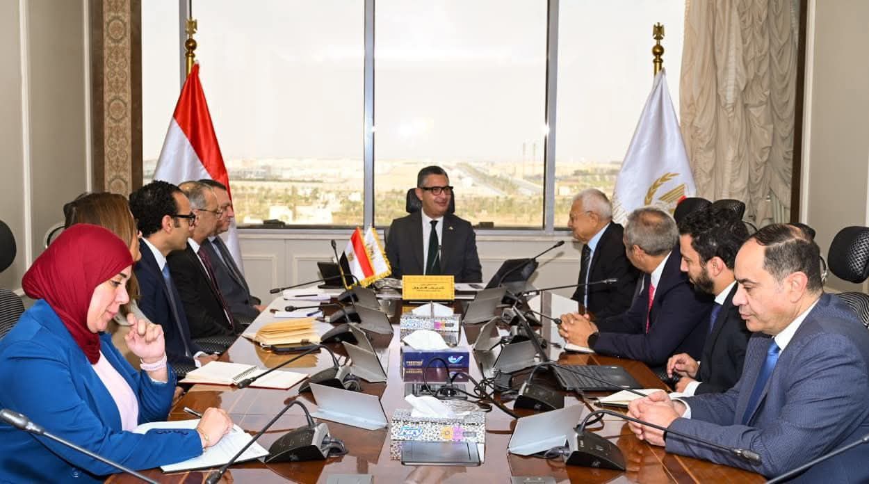 الدكتور شريف فاروق وزير التموين والتجارة الداخلية يعقد اجتماعًا مع شركة “برايم لاستشارات الأعمال” لبحث تطوير منظومة التفتيش والتصنيف الرقمي للأسواق