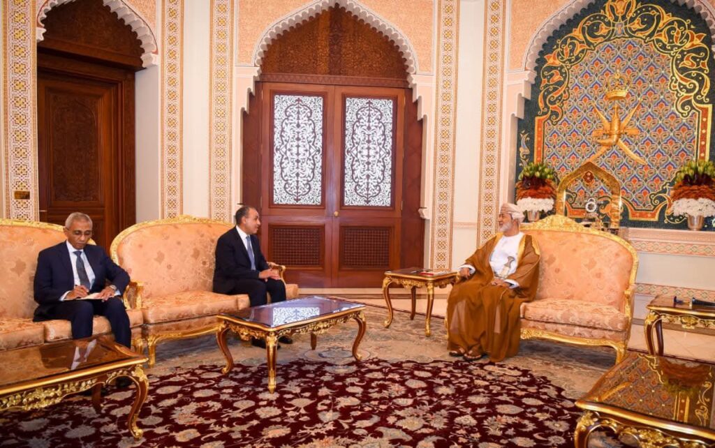 fb_img_17736513644463951754698343837794-1024x642 وزير الخارجية ينقل رسالة تضامن إلى سلطان عُمان ويبحث جهود احتواء التصعيد الإقليمي