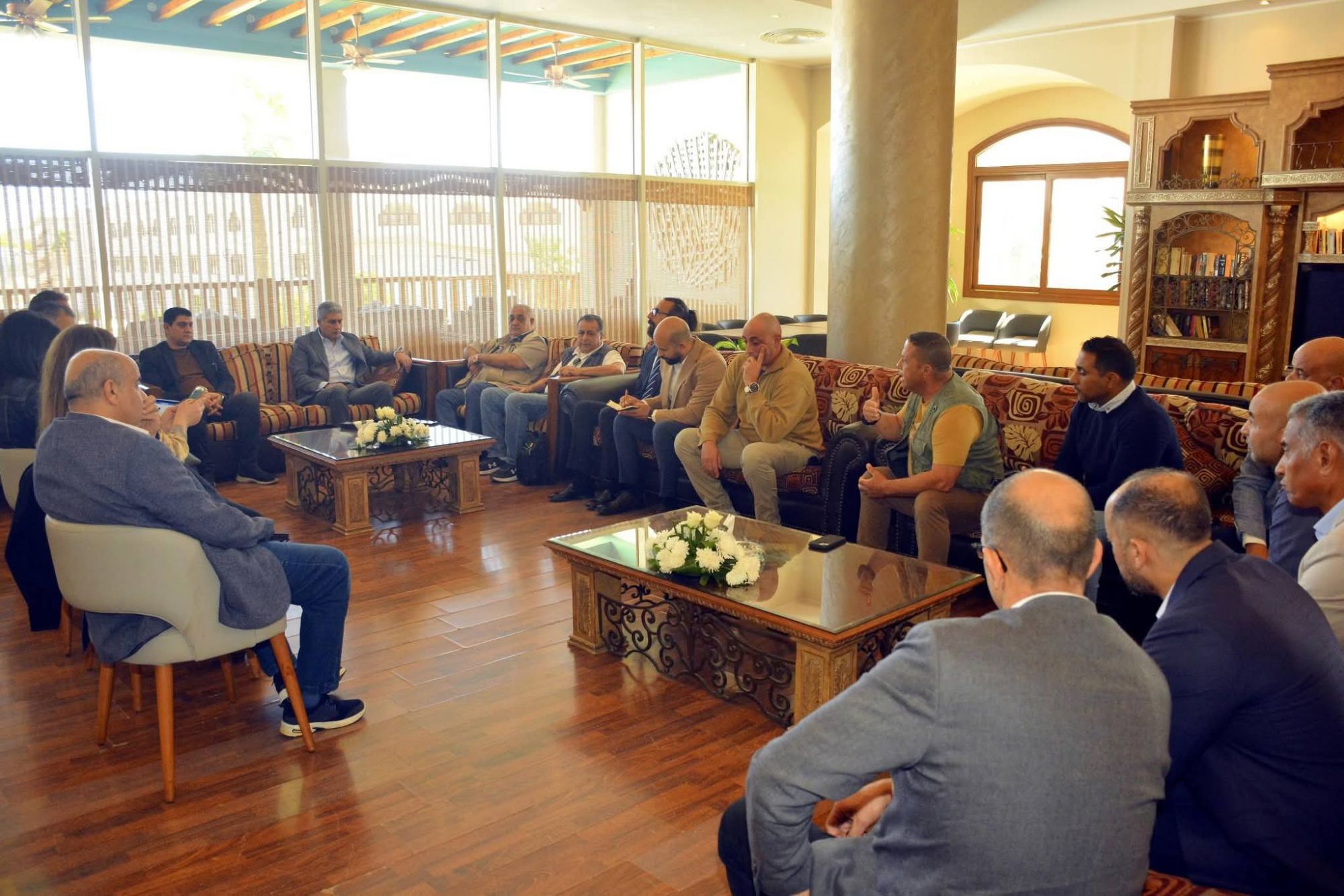 وزير السياحة والآثار يلتقي بأعضاء غرفة الغوص والأنشطة البحرية بشرم الشيخ لبحث سبل تطوير نشاط الغوص