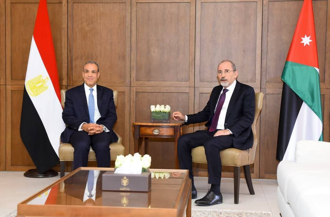 وزير الخارجية يعقد مباحثات مع نظيره الأردني في عمّان حول تداعيات التصعيد العسكري ويؤكد تضامن مصر الكامل مع المملكة الأردنية الهاشمية