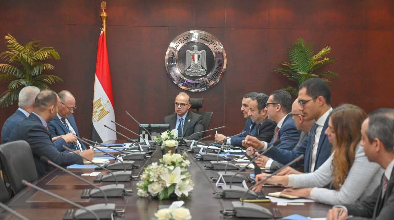 ■ وزير الاستثمار والتجارة الخارجية يلتقي ممثلي تحالف رينيرجي جروب لبحث تطورات أكبر مشروع متكامل للطاقة الخضراء وإنشاء مركز بيانات عالمي Hyperscale Data Center بسيناء