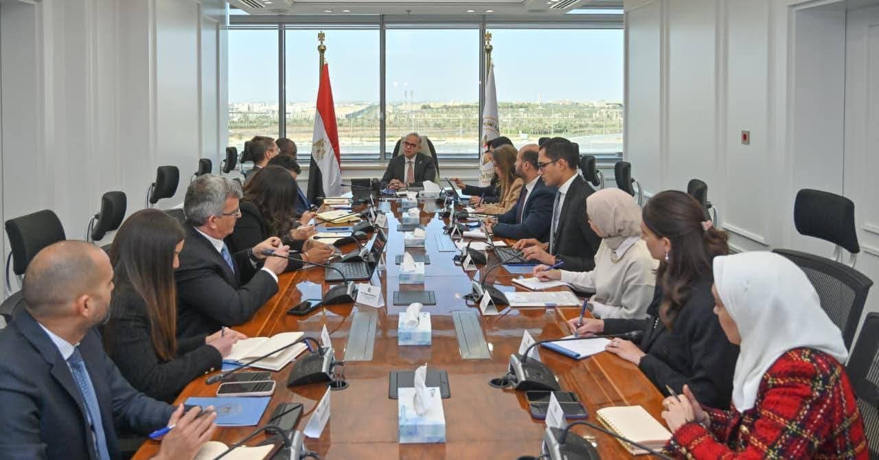 وزير الاستثمار والتجارة الخارجية يستعرض محاور تطوير البيئة الاستثمارية في اجتماع موسع مع ممثلي مؤسسة التمويل الدولية IFC