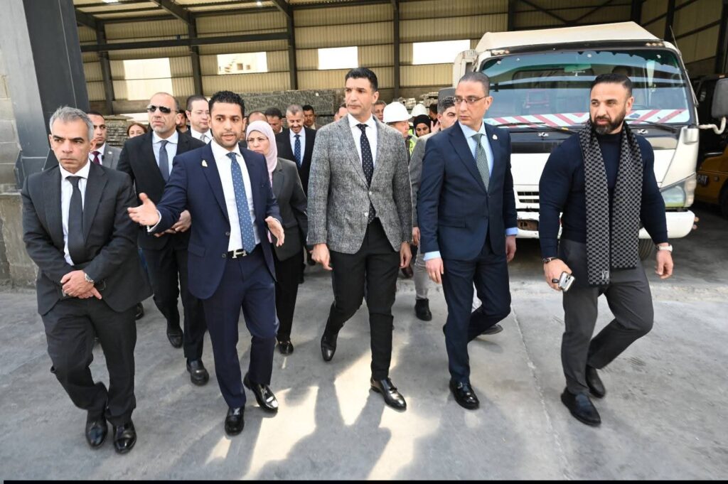 fb_img_17738274926374189442225821010019-1024x681 ● وزير الصناعة ومحافظ الجيزة يتفقدان مصنع متخصص في صناعة زجاج السيارات والألومنيوم ويتابعان الإنشاءات الخاصة بمصنع للزجاج بمدينة السادس من أكتوبر الصناعية