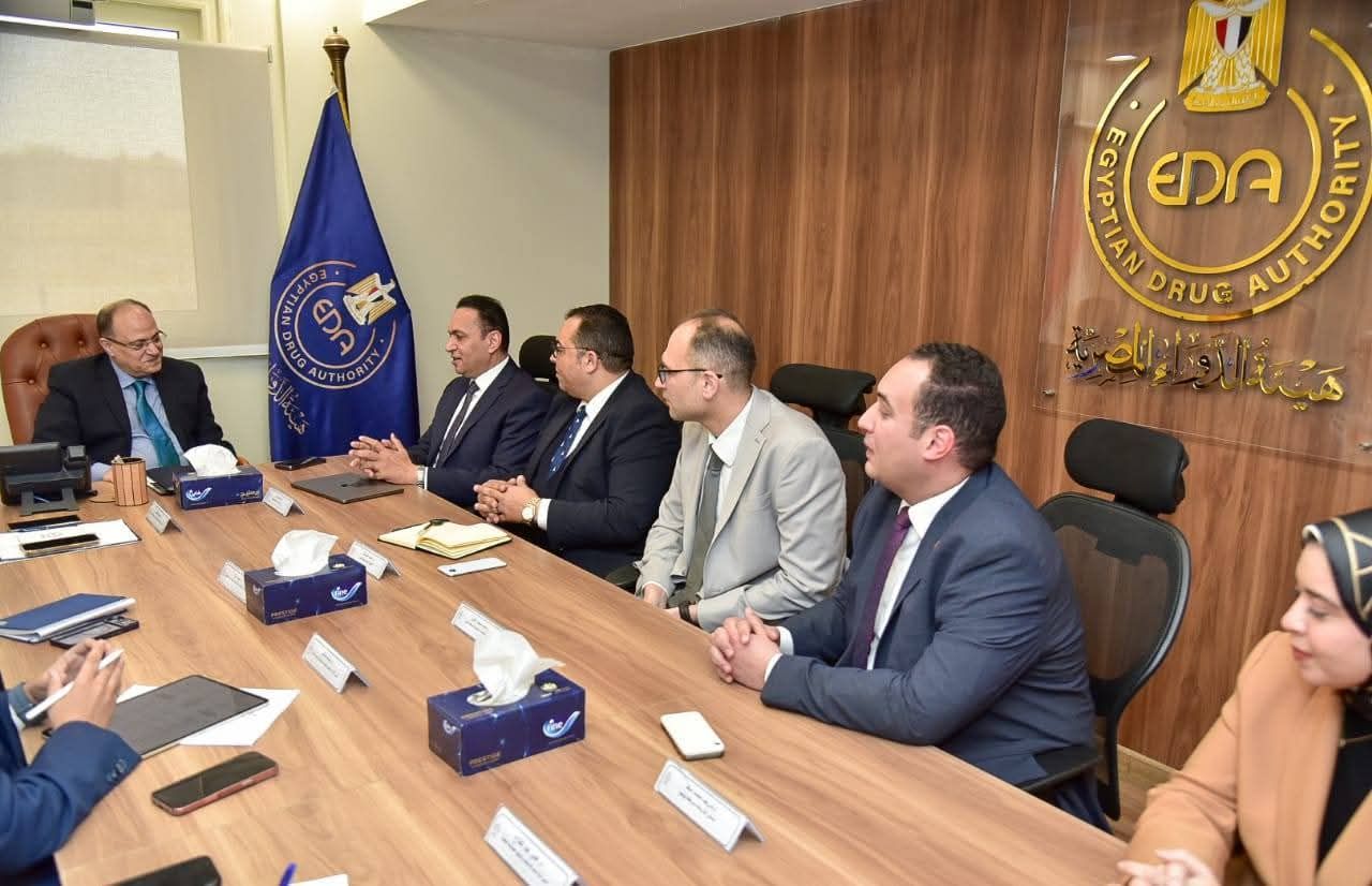 رئيس هيئة الدواء يبحث مع ممثلي شركة “يوتوبيـا فارماسيتيكالز” خطط التوسع ودعم التصنيع المحلي