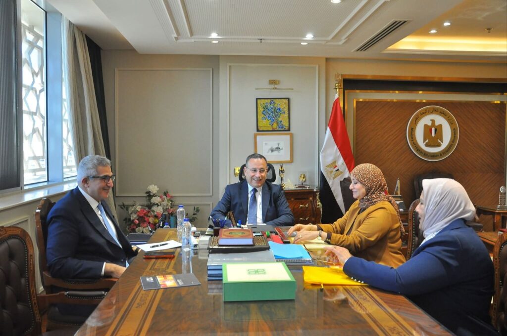 fb_img_17743568697233187258728164790992-1024x680 وزير التعليم العالي يبحث تعزيز كفاءة الخريجين بقطاع التمريض وأطقم التمريض بالمستشفيات الجامعية