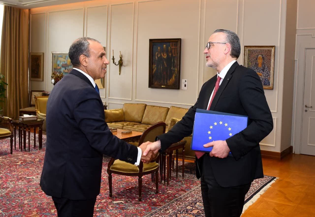 زير الخارجية يستقبل وفد من البنك الأوروبي للاستثمار