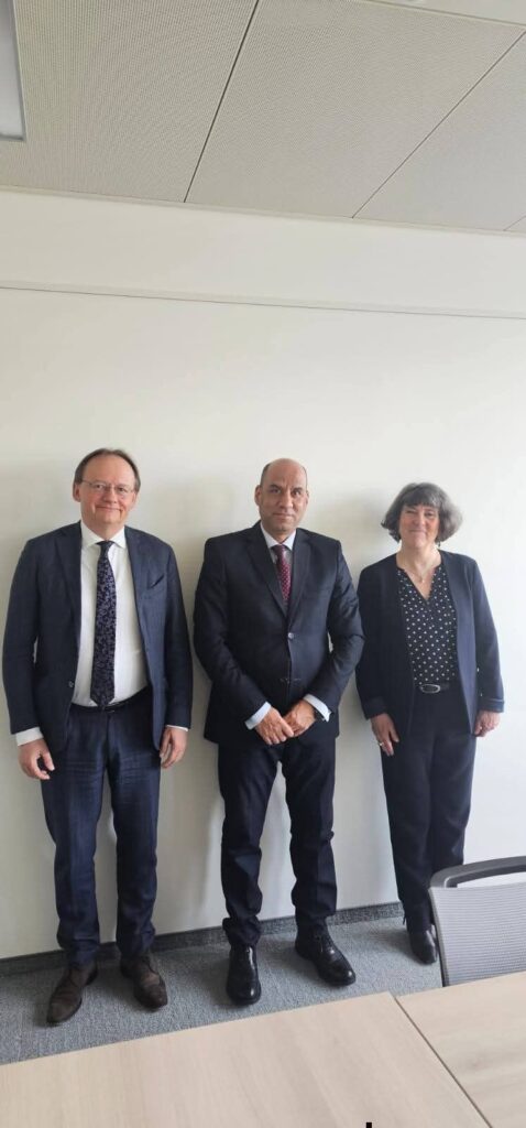 fb_img_17746063817958423698610058434633-478x1024 خلال مشاركته في فعاليات مجلس إدارة منظمة العمل الدولية بجنيف ..-وزير العمل يلتقي قيادات إدارتي معايير العمل الدولية وحوكمة العمل وثلاثية الأطراف بالمنظمة..