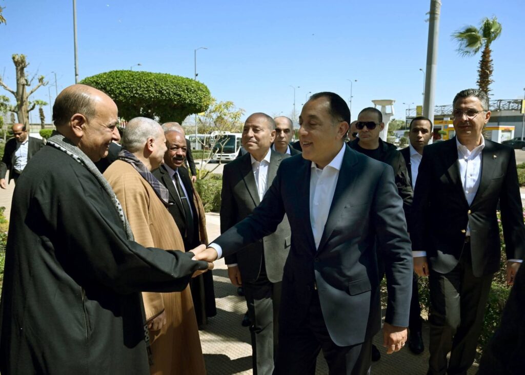 fb_img_17746947734085810684292491793048-1024x732 رئيس الوزراء يبدأ جولة تفقدية بسوق العبور لتجارة الجملة وأحد فروع "كاري أون" لمتابعة كفاءة سلاسل الإمداد واستقرار الأسواق