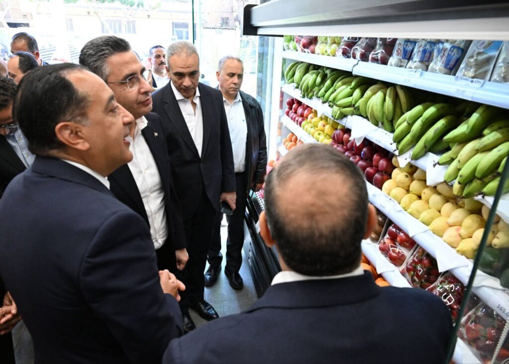 fb_img_17747036016813486528708623188747-1024x732 رئيس الوزراء يتفقد فرع منفذ "كاري أون" بمصر الجديدة
