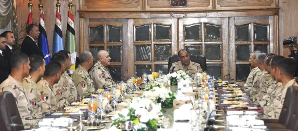 fb_img_17748679782382925277189500948312-1024x451 المتحدث_العسكرى : الفريق / أشرف سالم زاهر القائد العام للقوات المسلحة وزير الدفاع والإنتاج الحربى يلتقى عدداً من مقاتلى الجيشين الثانى والثالث الميدانيين ...