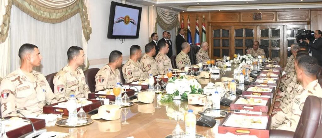fb_img_17748679804706837598431557880248-1024x441 المتحدث_العسكرى : الفريق / أشرف سالم زاهر القائد العام للقوات المسلحة وزير الدفاع والإنتاج الحربى يلتقى عدداً من مقاتلى الجيشين الثانى والثالث الميدانيين ...