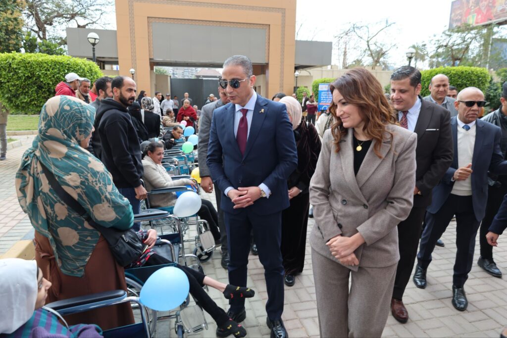 img-20260301-wa00204151077875044412303-1024x683 محافظ الجيزة يسلّم ٢٧ كرسيًا متحركًا وأجهزة تعويضية لذوي الهمم بالتعاون مع مؤسسة «صنّاع الخير»
