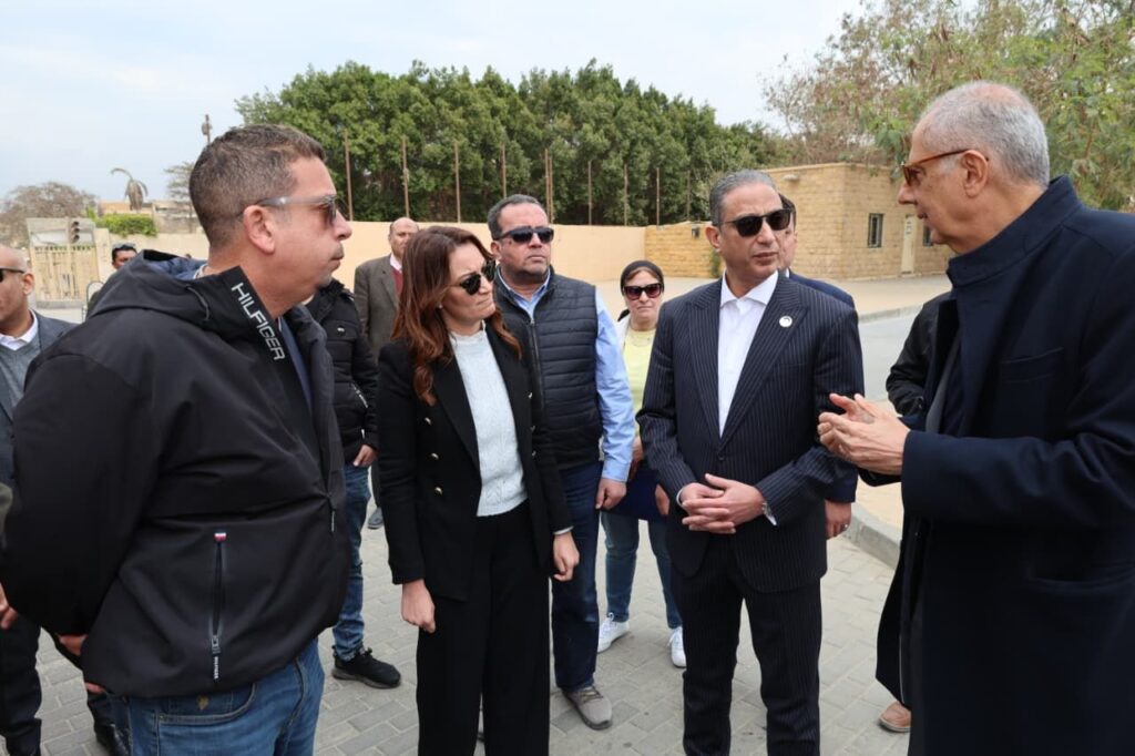 img-20260303-wa00216497303974439132967-1024x682 محافظ الجيزة يسلّم 20 منصة بيع حضارية لباعة منطقة الزيارة بأهرامات الجيزة ضمن خطة التطوير الشامل